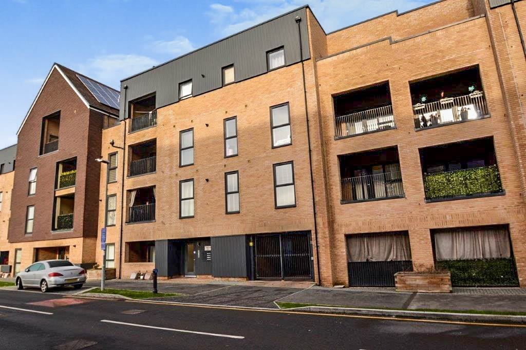 2 bed flat for sale in Royal Anglian Way, Dagenham RM8, £300,000