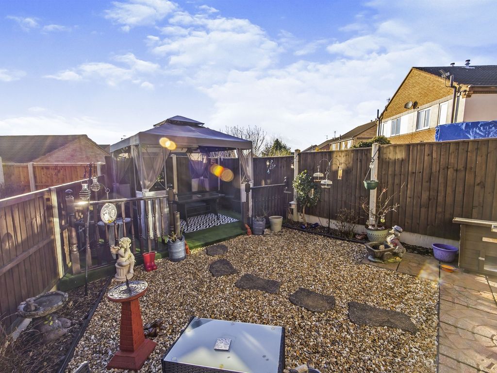 3 bed detached house for sale in Britannia Avenue, Basford, Nottingham NG6, £240,000