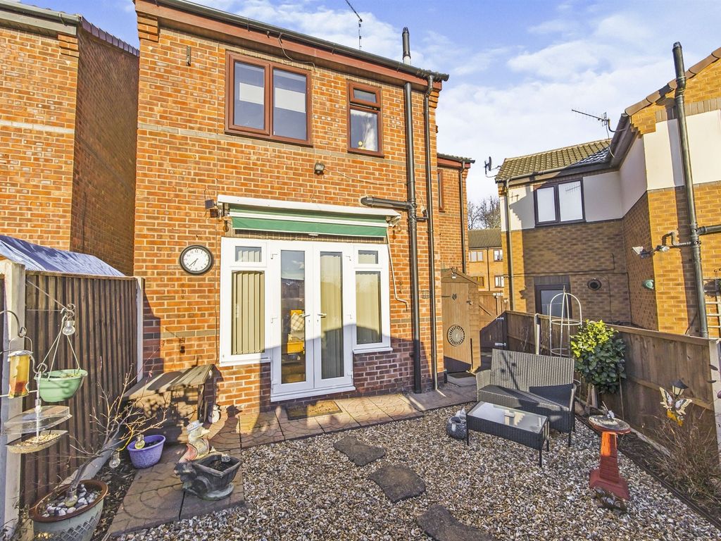 3 bed detached house for sale in Britannia Avenue, Basford, Nottingham NG6, £240,000