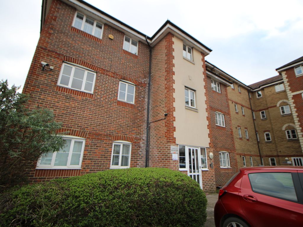 2 bed flat for sale in Fortune Court, Stern Close, Barking IG11, £250,000