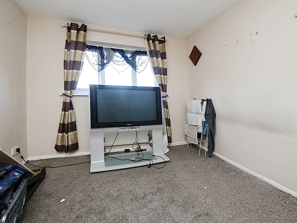 2 bed flat for sale in Wynyard Mews, Hartlepool TS25, £30,000