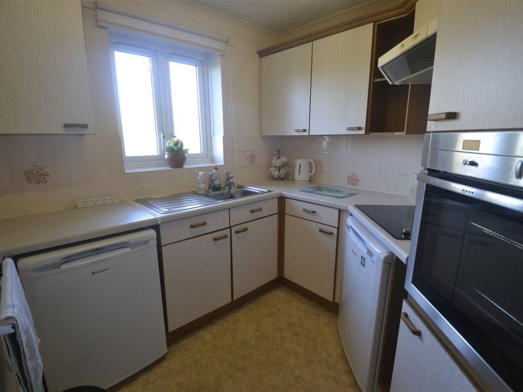 1 bed flat for sale in West Mills, Newbury RG14, £180,000
