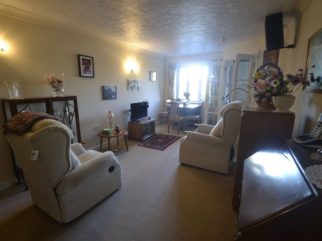 1 bed flat for sale in West Mills, Newbury RG14, £180,000
