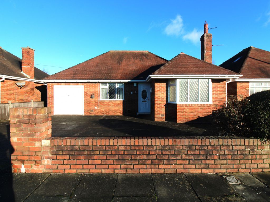 2 bed bungalow for sale in Winston Avenue, Cleveleys FY5, £285,000