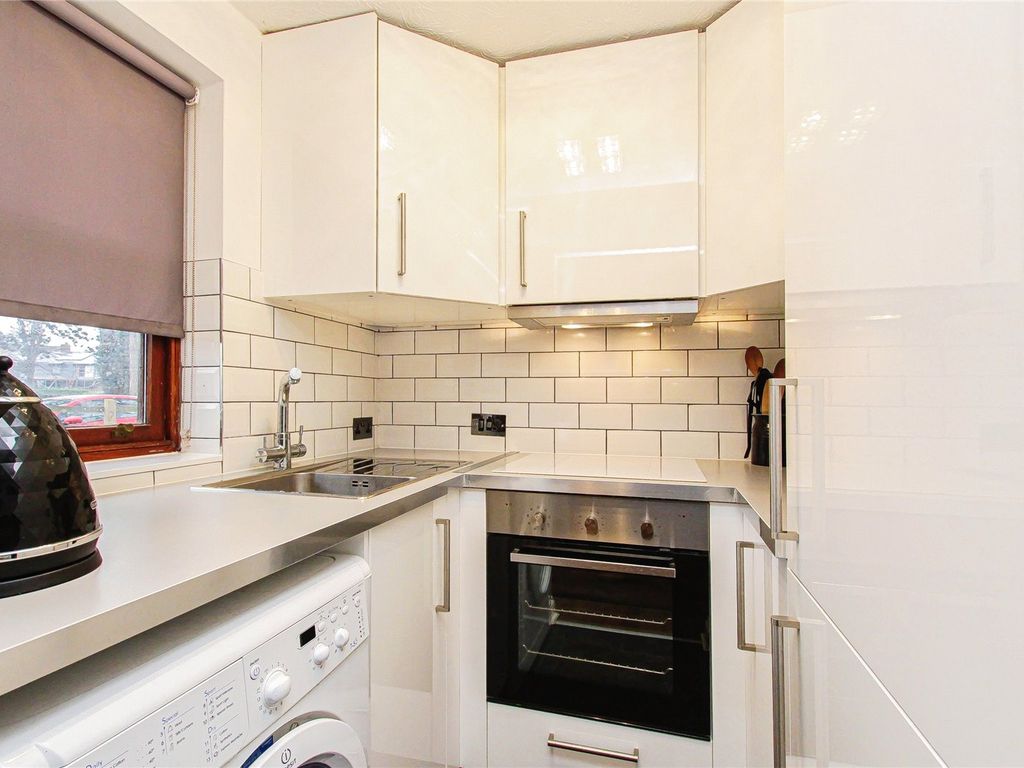 2 bed flat for sale in Pine Court, Impington, Cambridge CB24, £300,000