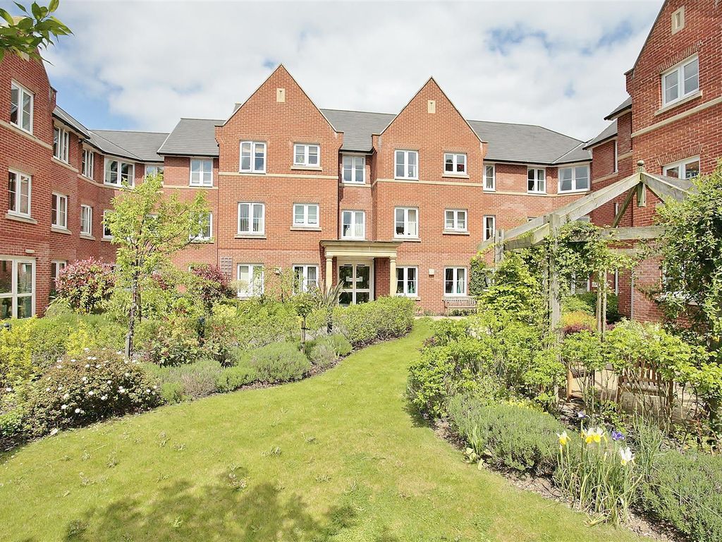 1 bed flat for sale in School Lane, Banbury OX16, £120,000