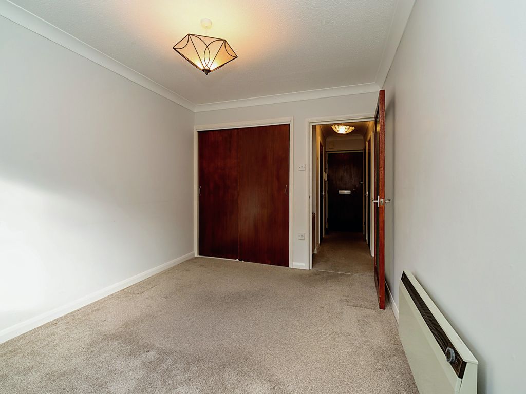 1 bed flat for sale in Town End Street, Godalming GU7, £150,000