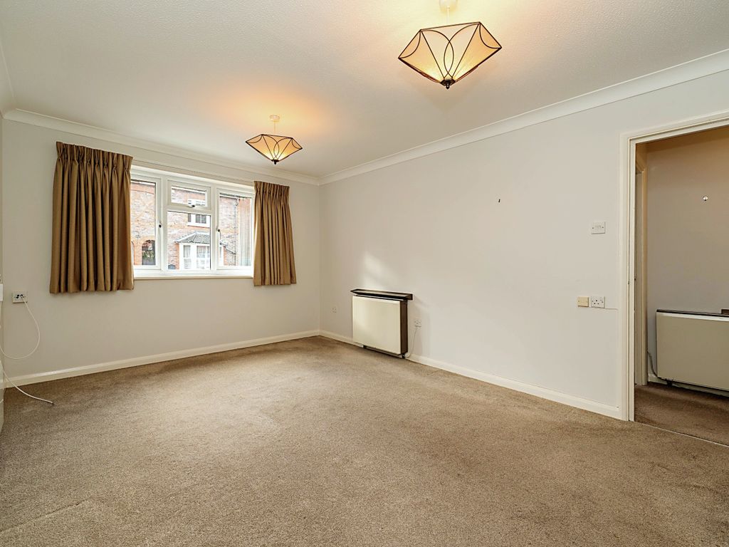 1 bed flat for sale in Town End Street, Godalming GU7, £150,000