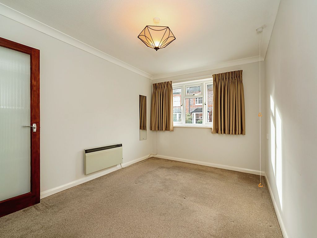 1 bed flat for sale in Town End Street, Godalming GU7, £150,000