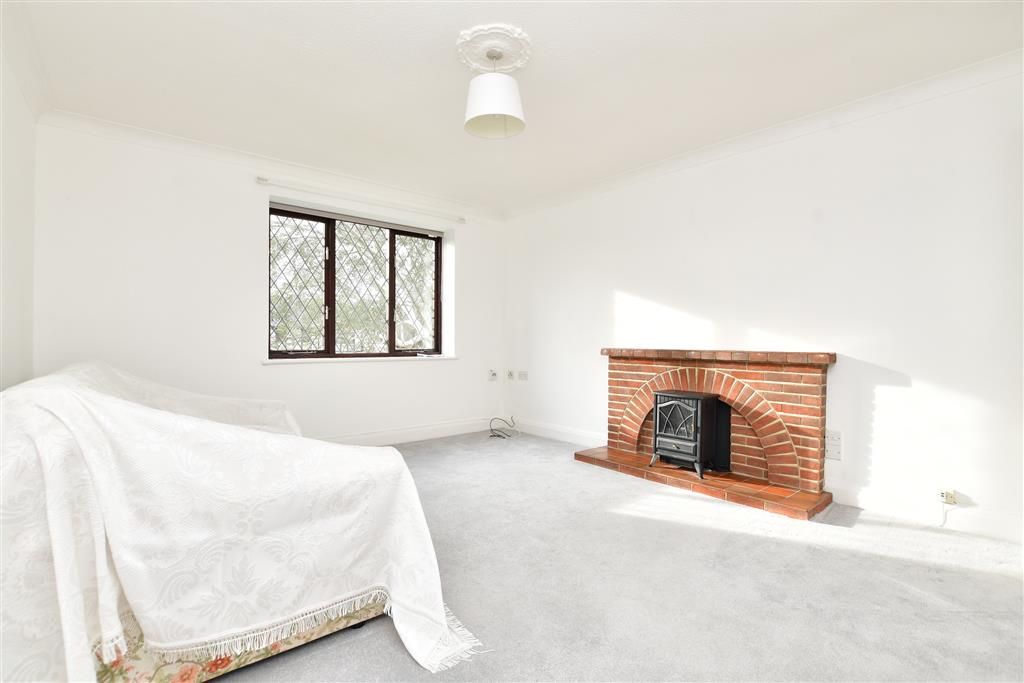 1 bed flat for sale in Monks Walk, Reigate, Surrey RH2, £140,000