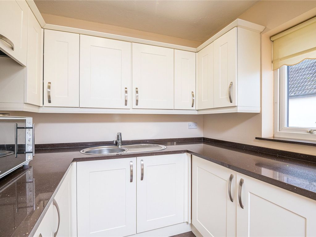 1 bed flat for sale in High Street, Great Wakering, Southend-On-Sea, Essex SS3, £145,000