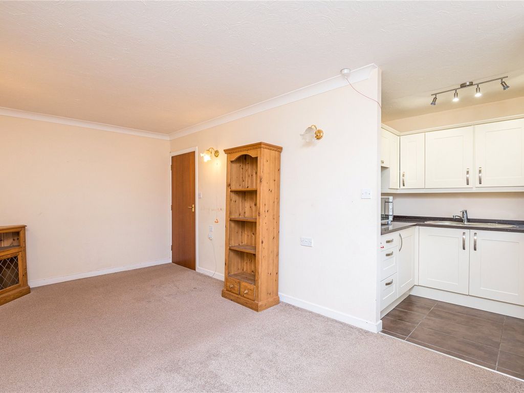 1 bed flat for sale in High Street, Great Wakering, Southend-On-Sea, Essex SS3, £145,000