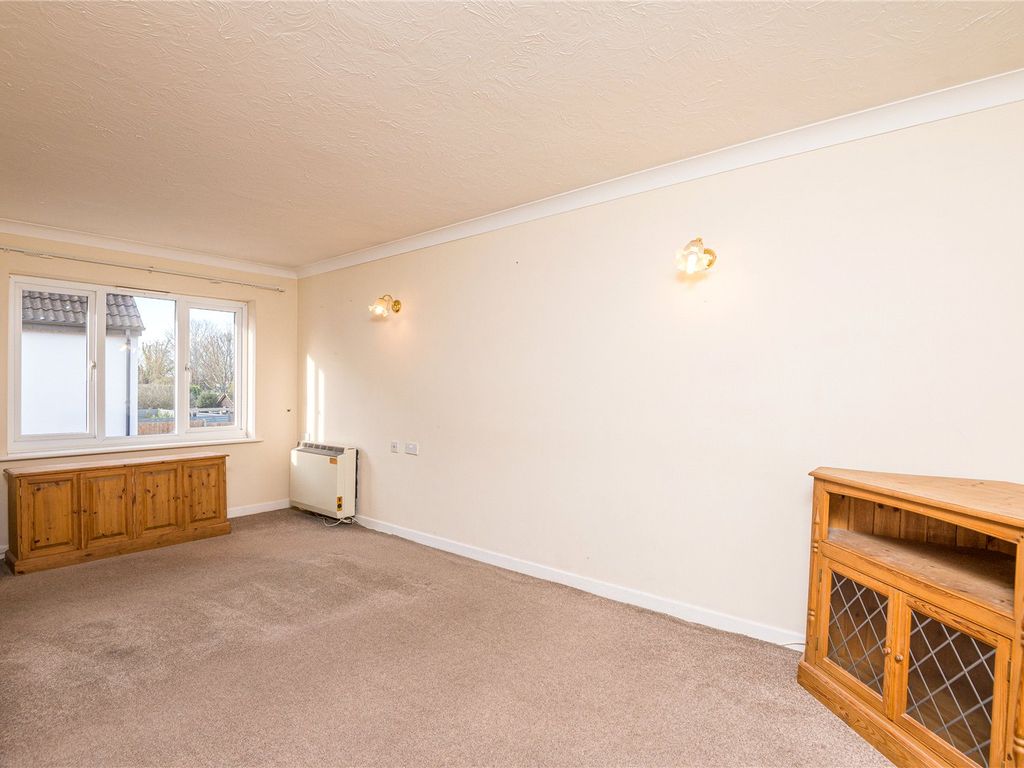 1 bed flat for sale in High Street, Great Wakering, Southend-On-Sea, Essex SS3, £145,000