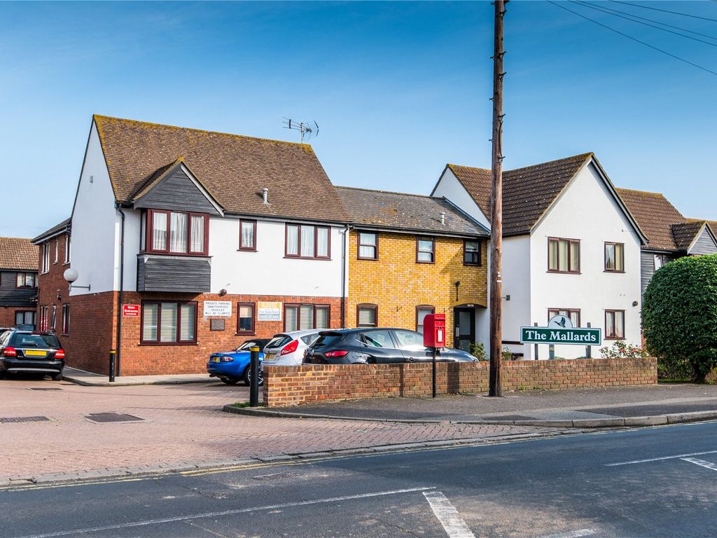 1 bed flat for sale in High Street, Great Wakering, Southend-On-Sea, Essex SS3, £145,000