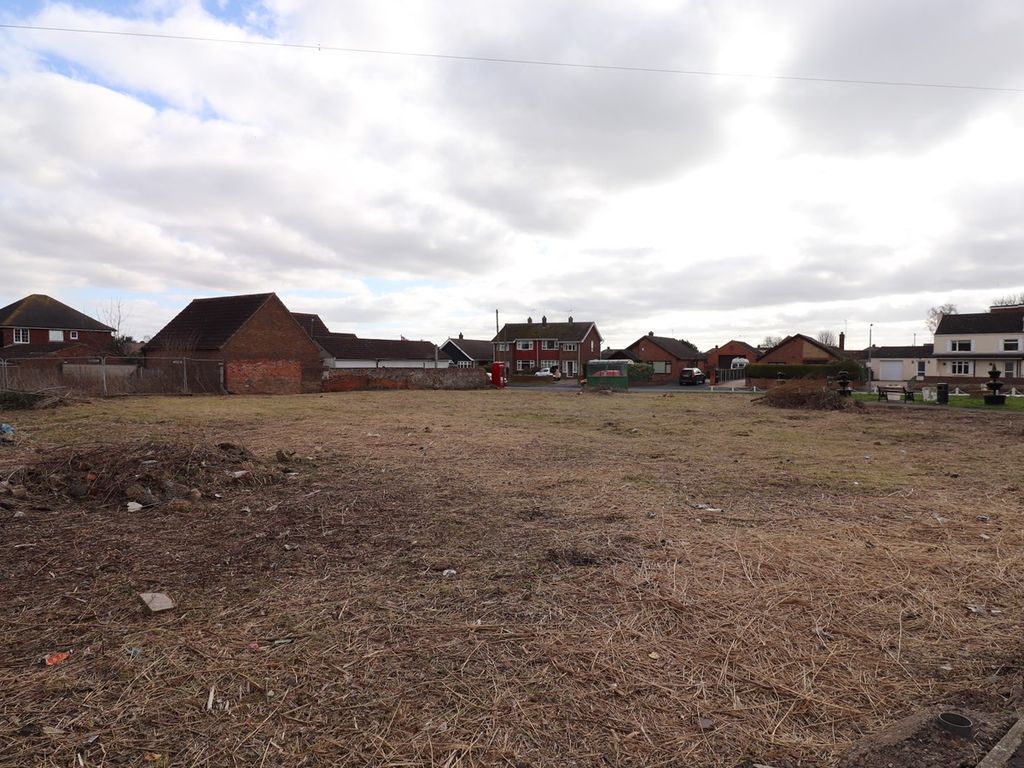 Land for sale in High Street/Stone Lane, Burringham DN17, £115,000
