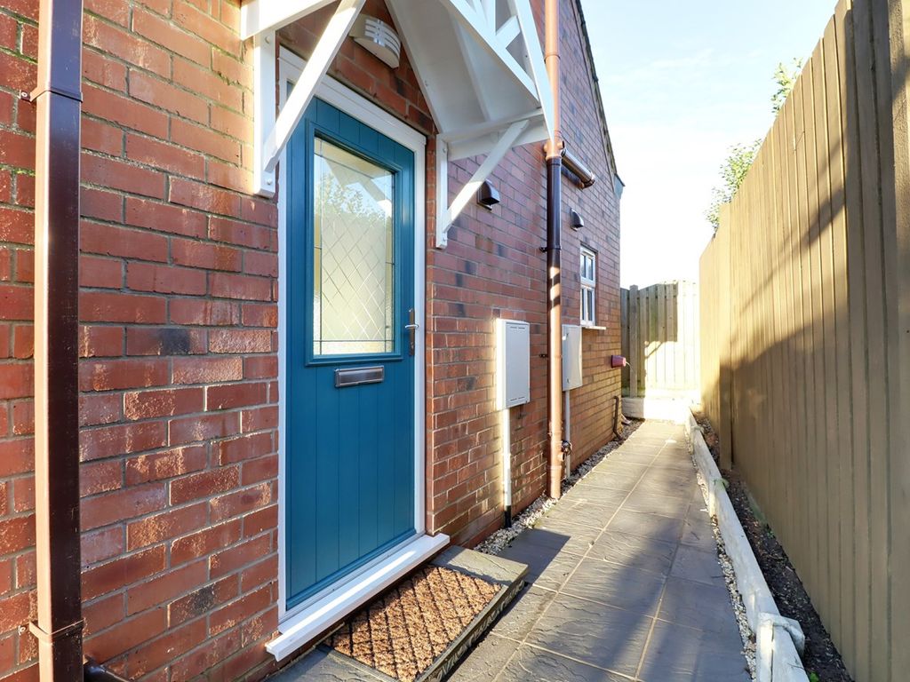 1 bed detached house for sale in Commonside, Westwoodside, Doncaster DN9, £190,000