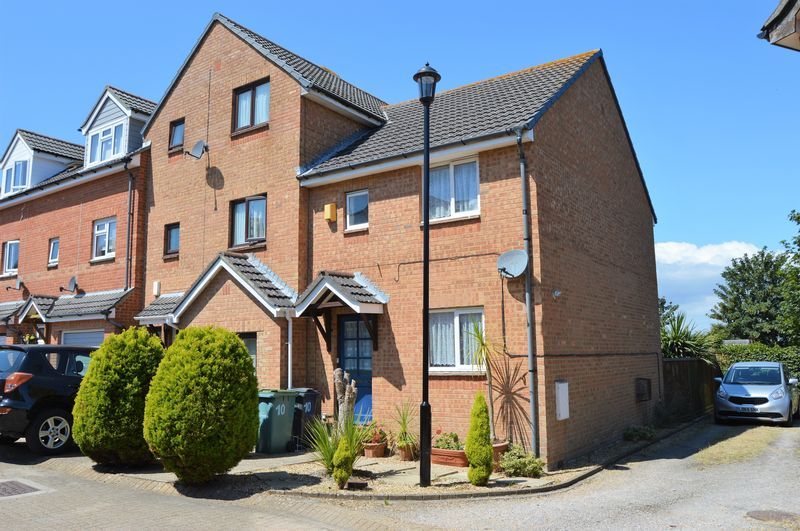 3 bed end terrace house for sale in Park Mews, Sandown PO36, £205,000