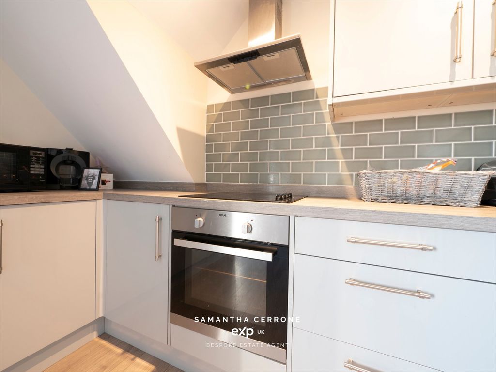 1 bed flat for sale in Langtree House, Evesham Road, Astwood Bank B96, £140,000