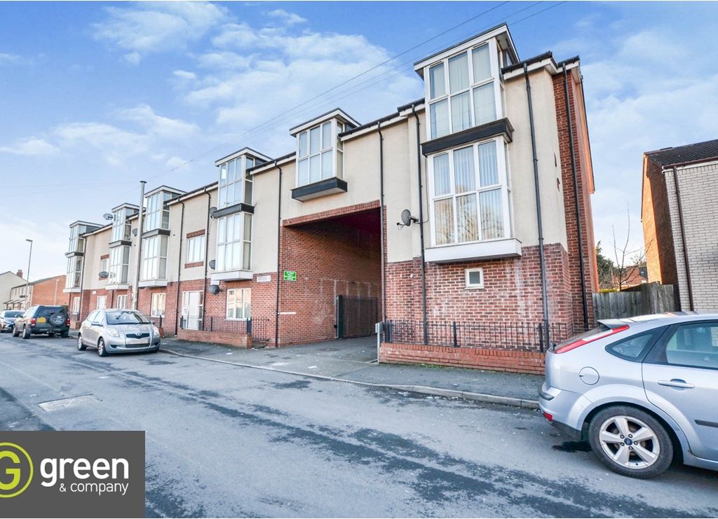 2 bed flat for sale in Monarch Court, Cook Street, Wednesbury WS10, £95,000