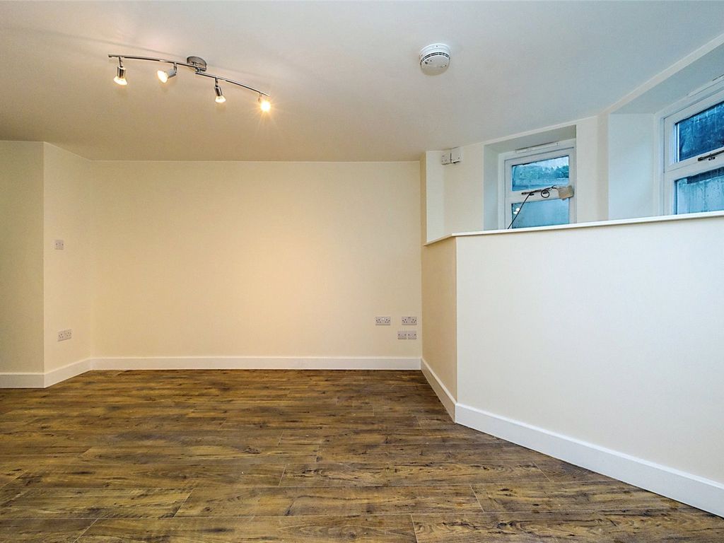 1 bed flat for sale in Church Road, Guildford, Surrey GU1, £179,000