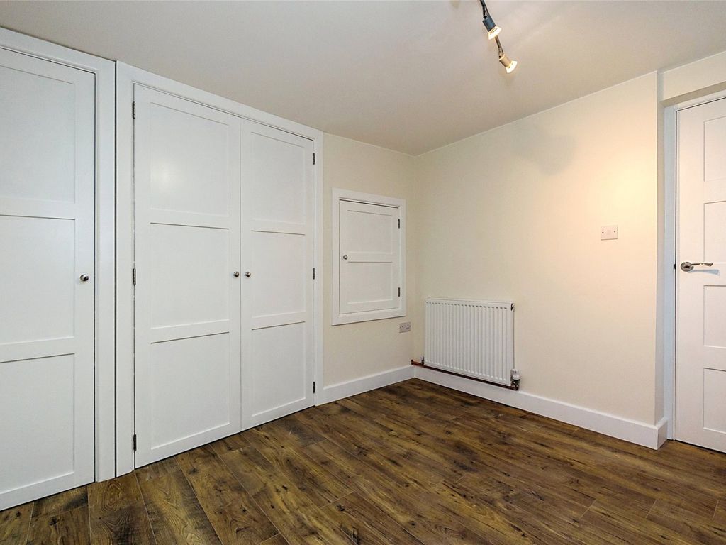 1 bed flat for sale in Church Road, Guildford, Surrey GU1, £179,000