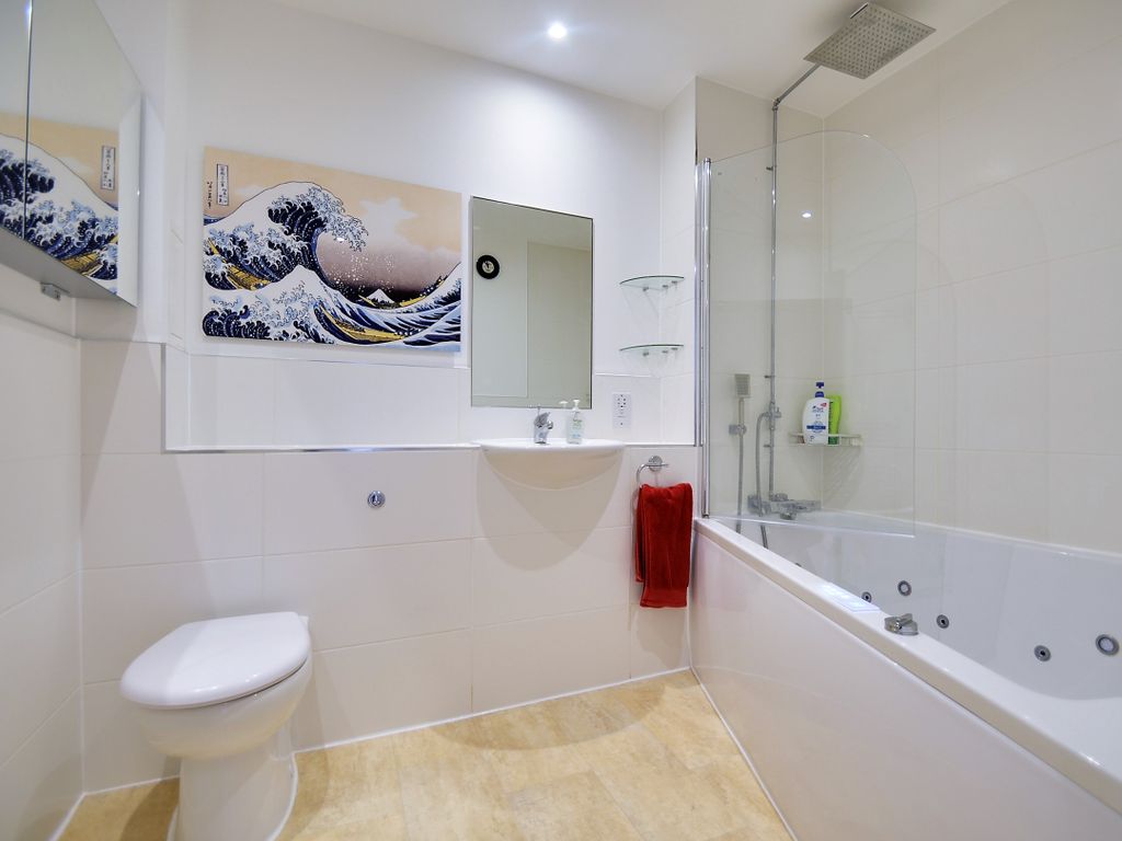 1 bed flat for sale in New Mill Road, London SW11, £151,250