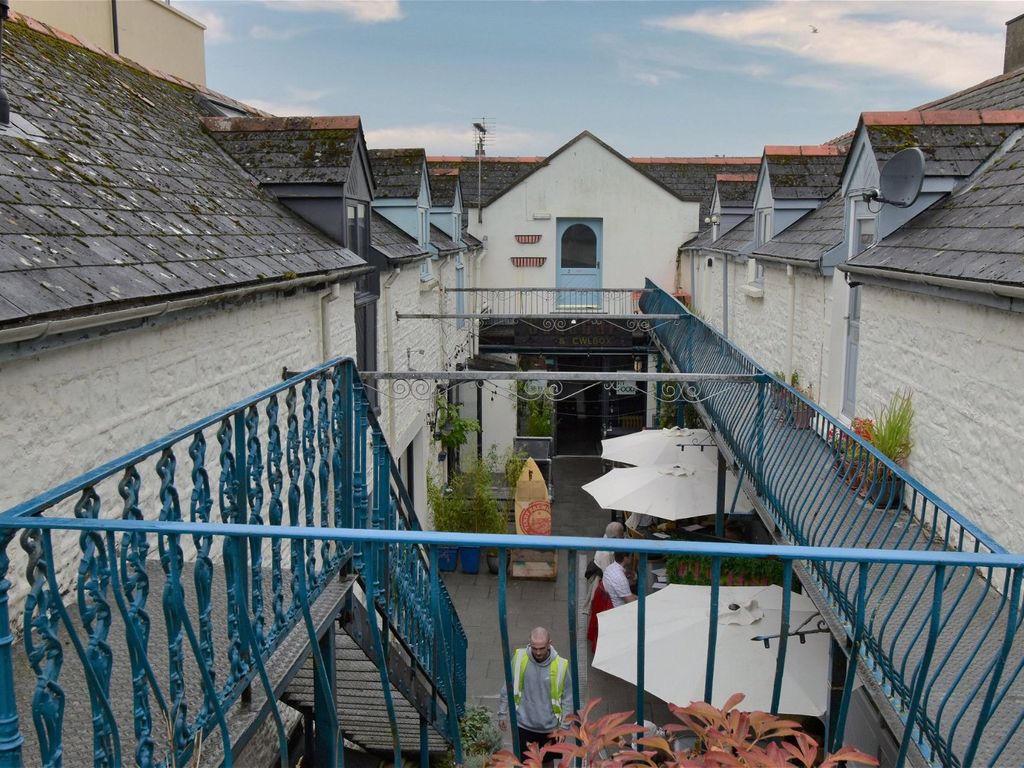 2 bed flat for sale in Upper Frog Street, Tenby SA70, £180,000