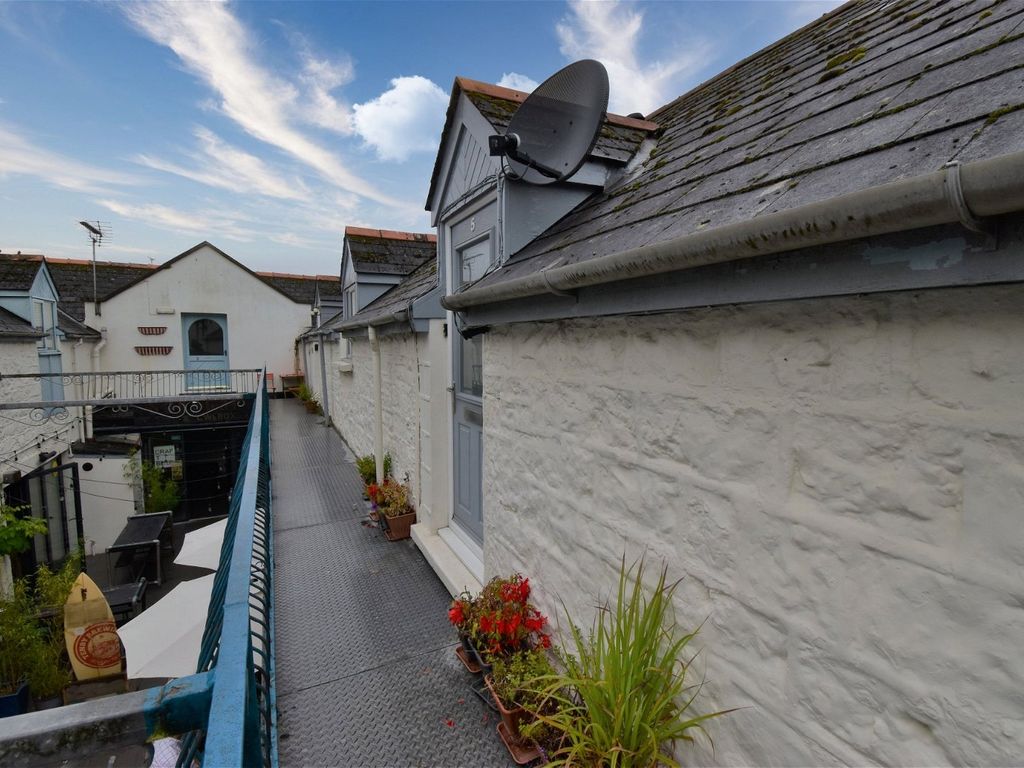 2 bed flat for sale in Upper Frog Street, Tenby SA70, £180,000