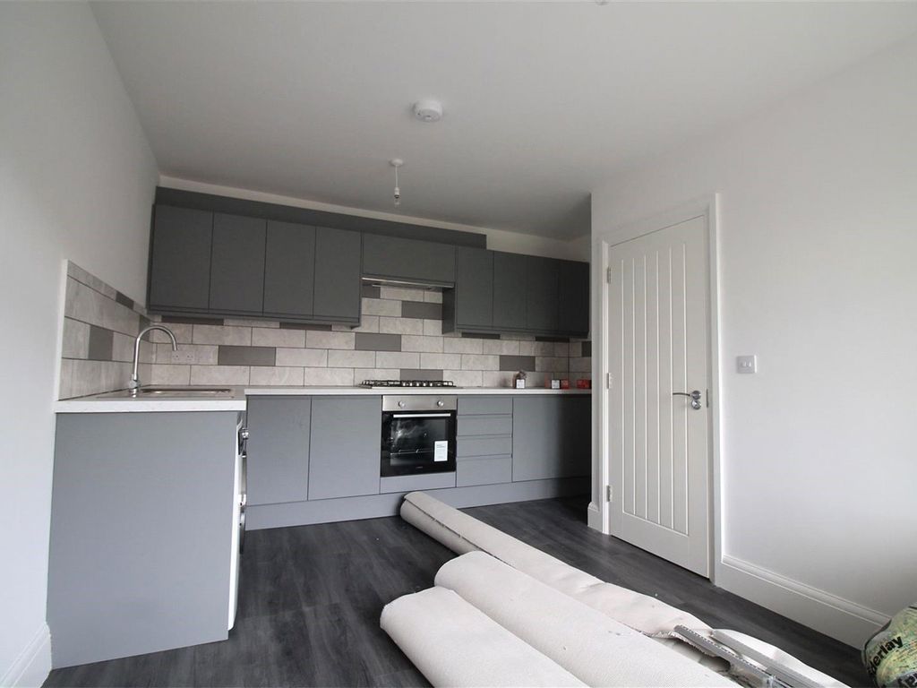 4 bed flat for sale in Crabtree Lane, Lancing, West Sussex BN15, £280,000