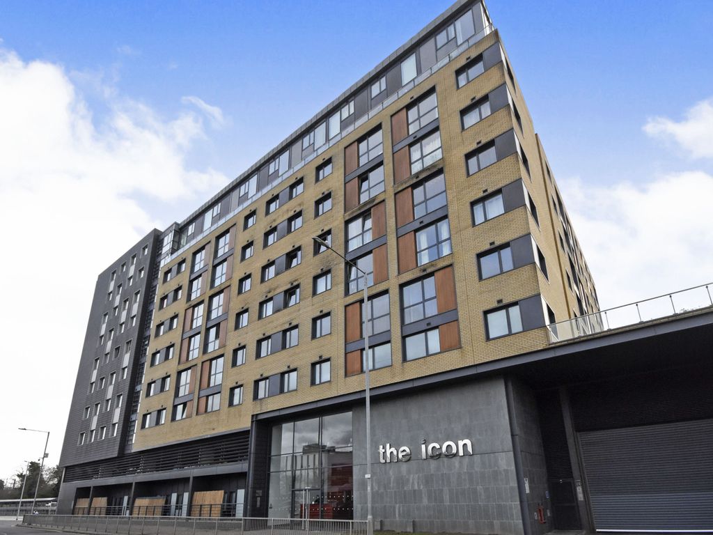 1 bed flat for sale in The Icon, Southernhay, Basildon SS14, £180,000