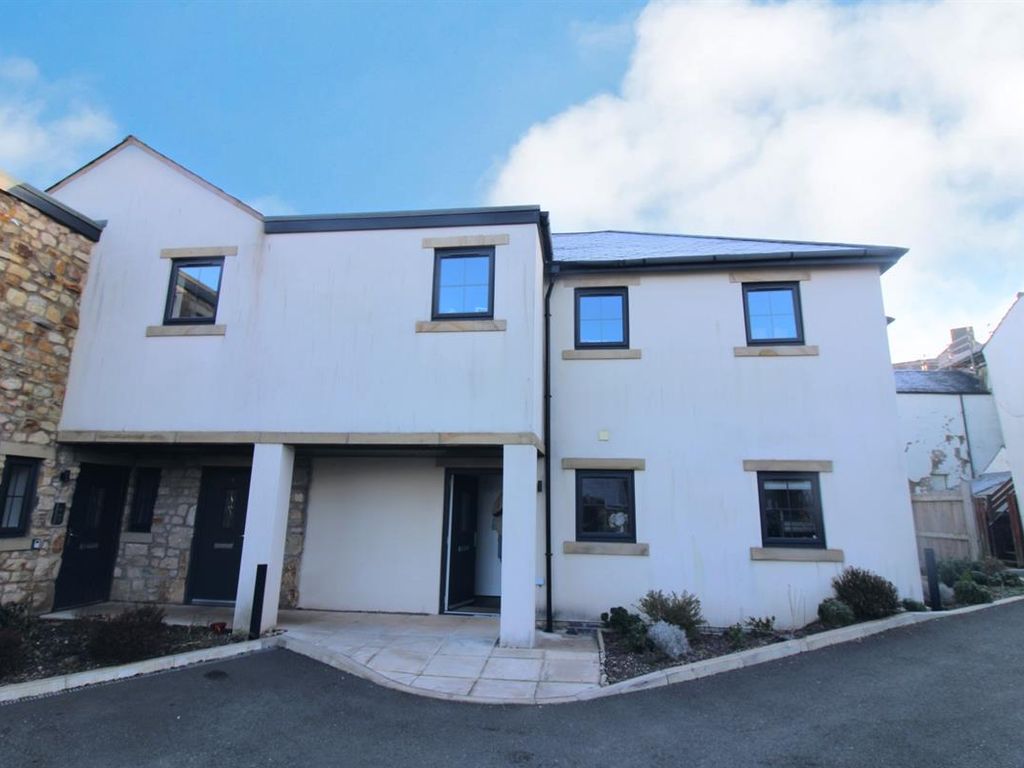 2 bed flat for sale in Queens Court, Carnforth LA5, £140,000