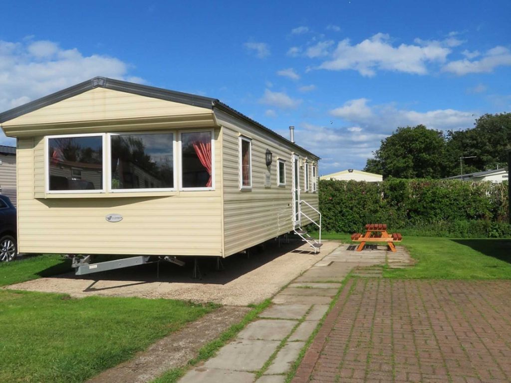 3 bed mobile/park home for sale in Mill Lane, Skipsea, Driffield YO25, £18,750