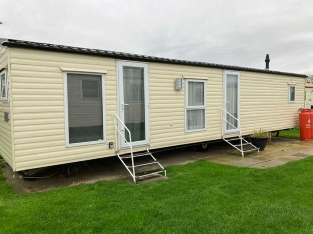 3 bed mobile/park home for sale in St Osyth, Clacton On Sea CO16, £15,000