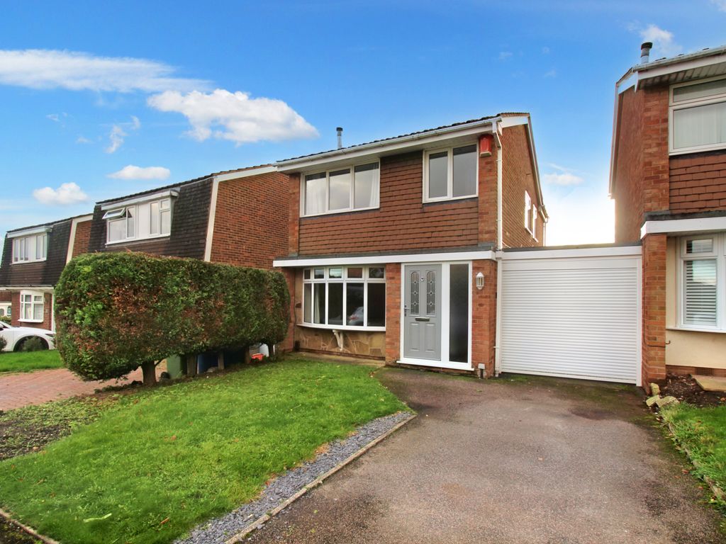 3 bed link-detached house for sale in Adonis Close, Tamworth B79, £320,000