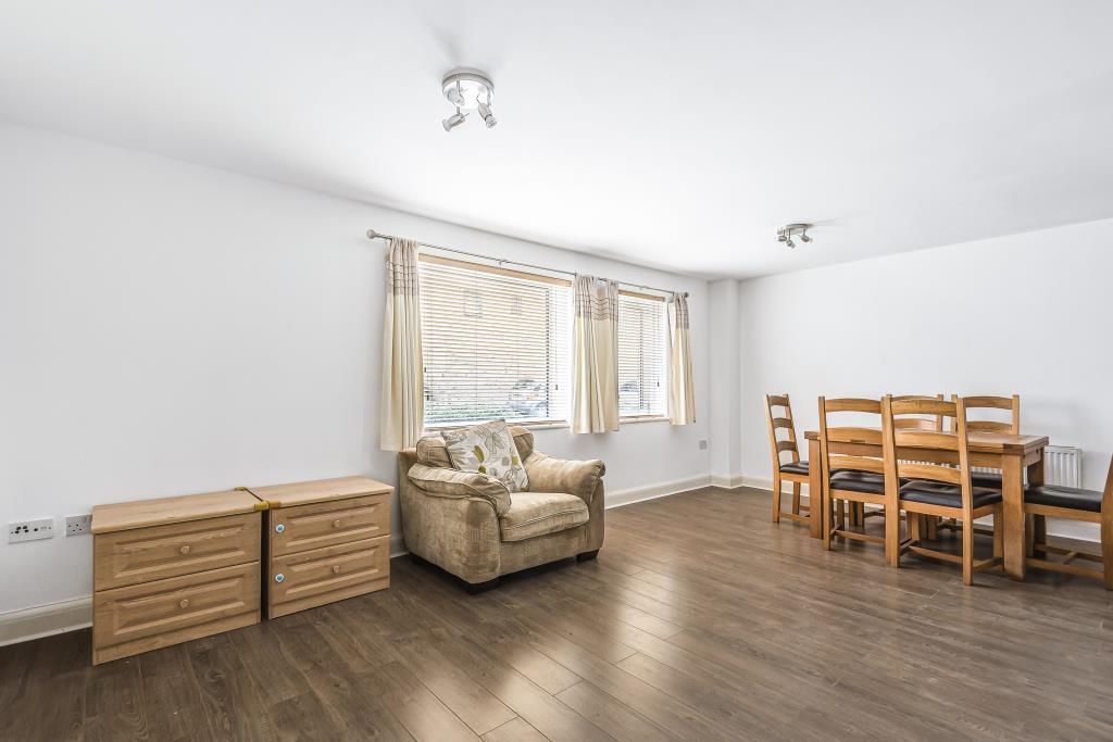 2 bed flat for sale in Bicester, Oxfordshire OX26, £230,000