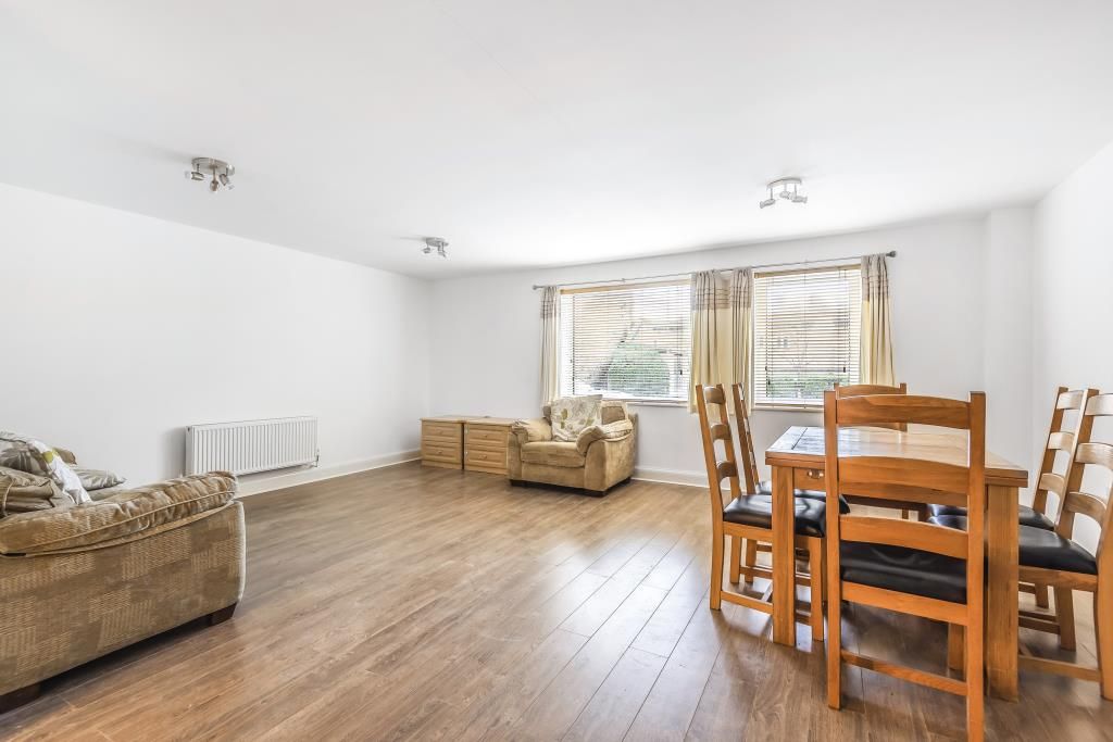 2 bed flat for sale in Bicester, Oxfordshire OX26, £230,000