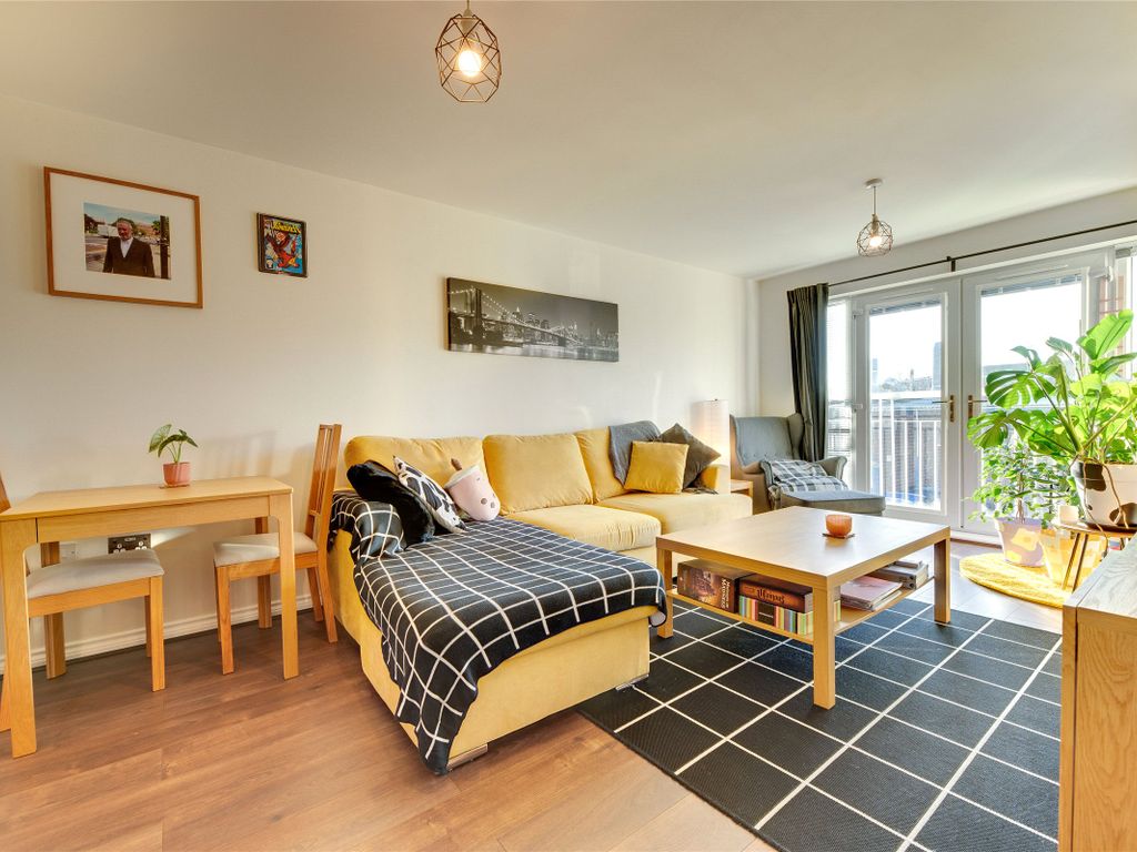 2 bed flat for sale in Bittern Close, Dunston NE11, £95,000