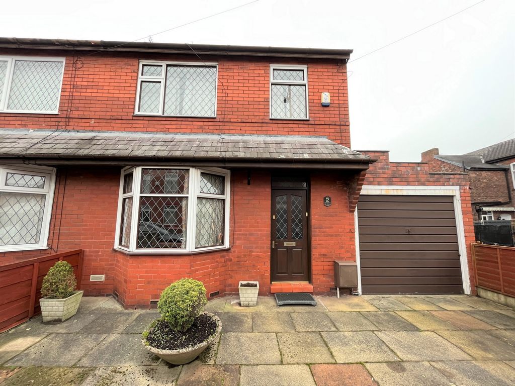 3 bed semi-detached house for sale in Moorfield Avenue, Denton M34, £195,000