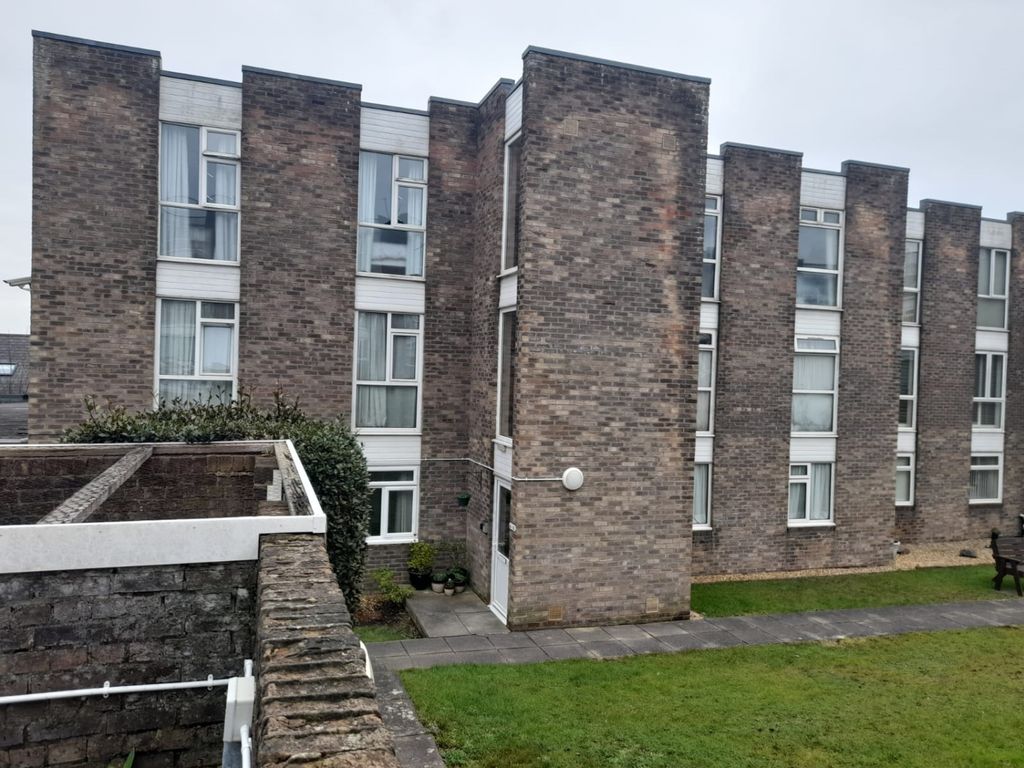 2 bed block of flats for sale in Park Road, Barry CF62, £135,000