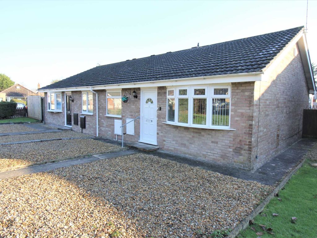 2 bed bungalow for sale in Summer Lane North, Weston-Super-Mare BS22, £239,950