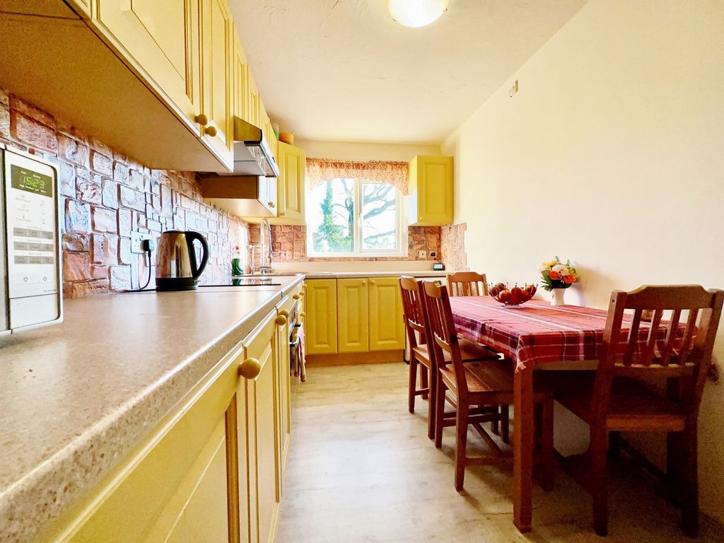 1 bed flat for sale in Chenies Way, Watford WD18, £155,000