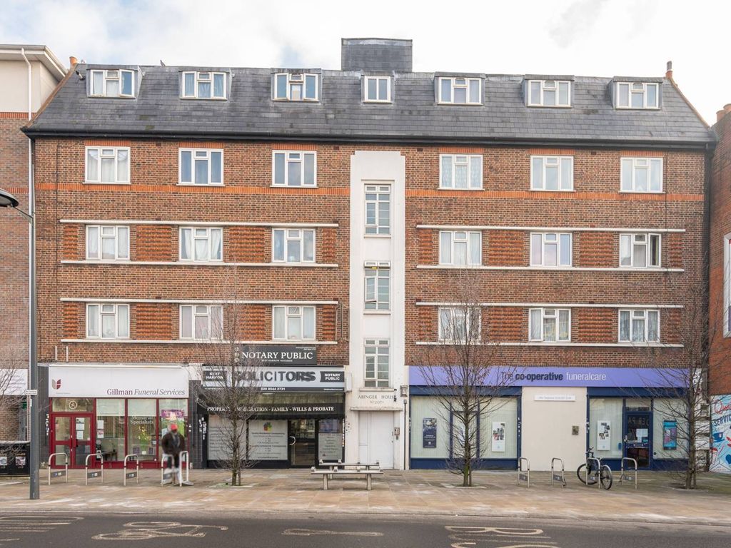 2 bed flat for sale in Abinger House, London Road, Mitcham CR4, £230,000