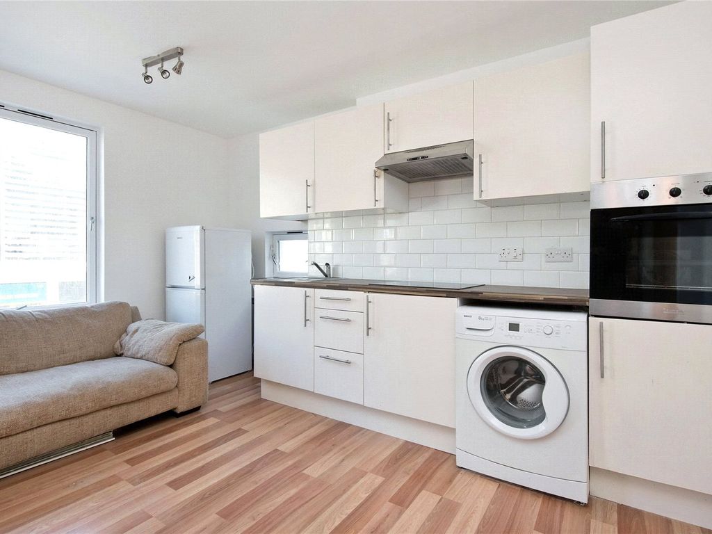 1 bed flat for sale in Deptford High Street, Deptford, London SE8, £225,000