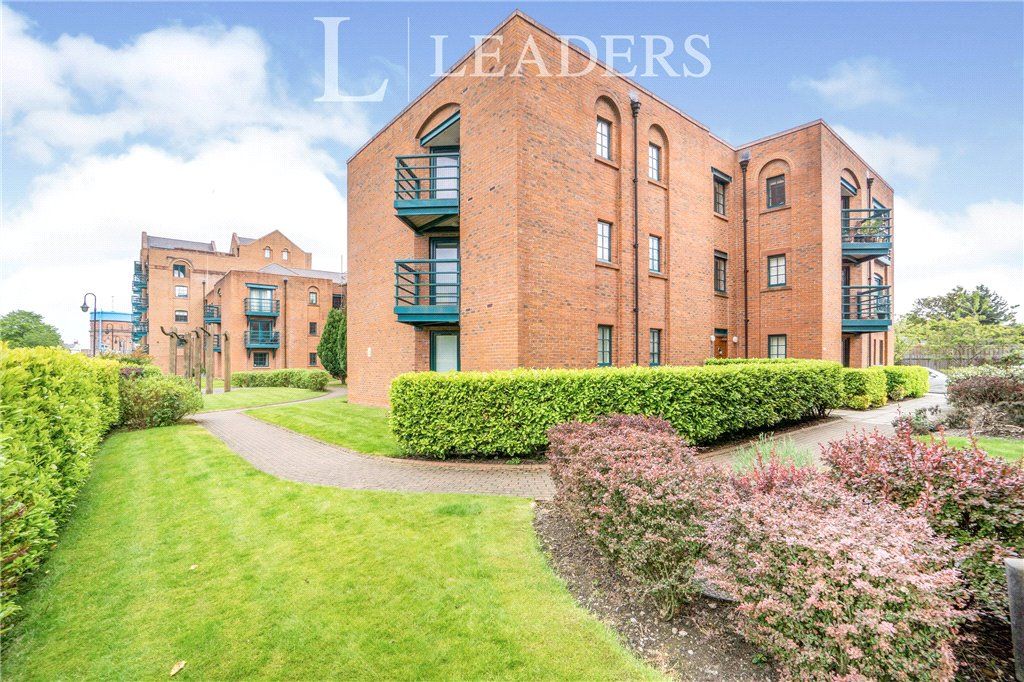 2 bed flat for sale in Wharton Court, Hoole Lane, Chester CH2, £190,000