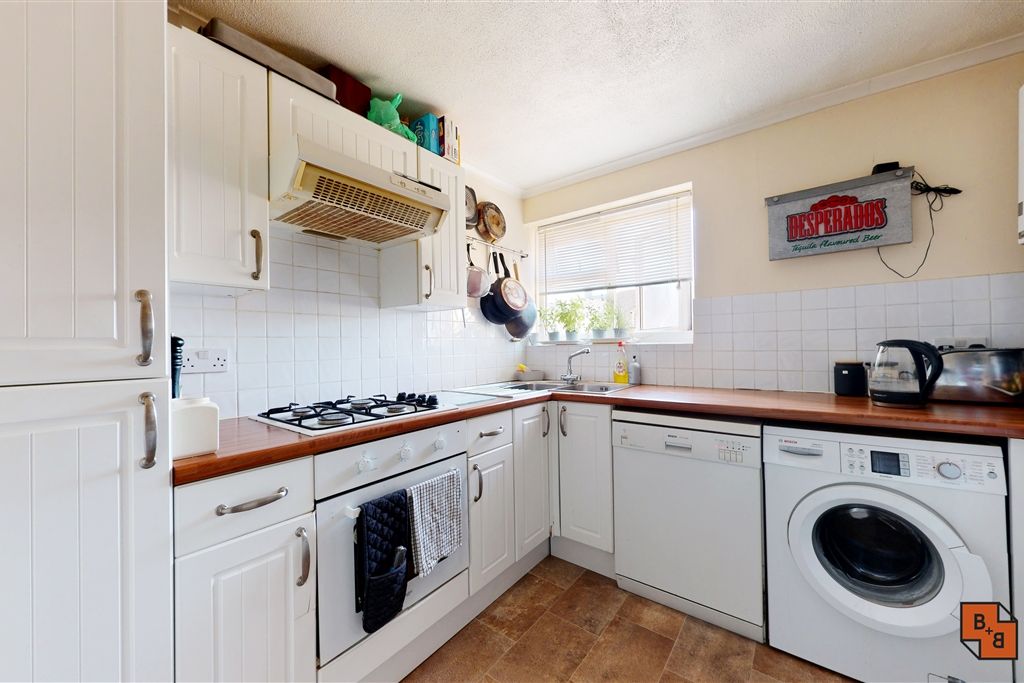 2 bed flat for sale in Selhurst Place, London, Greater London SE25, £250,000
