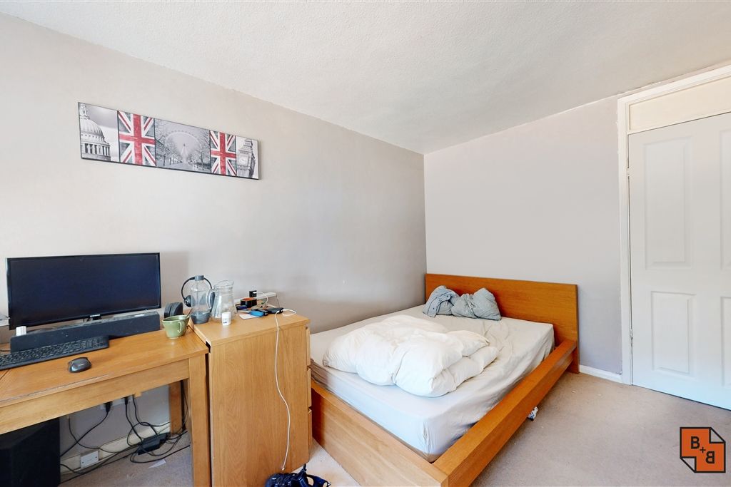 2 bed flat for sale in Selhurst Place, London, Greater London SE25, £250,000
