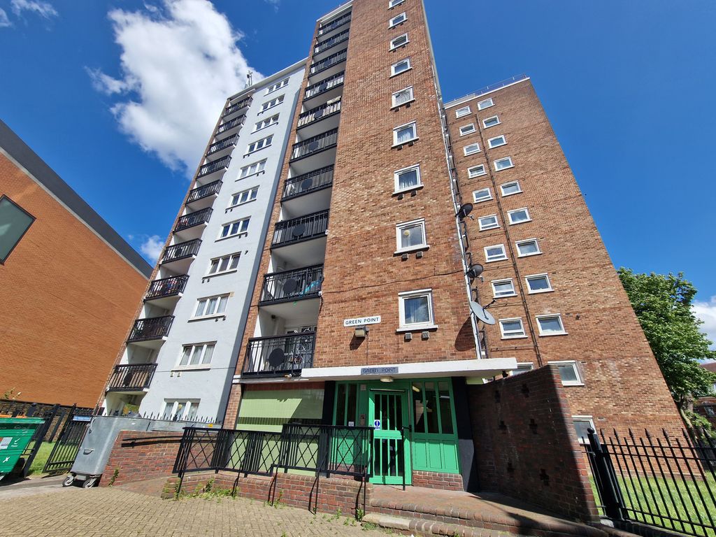 1 bed flat for sale in Water Lane, London E15, £285,000