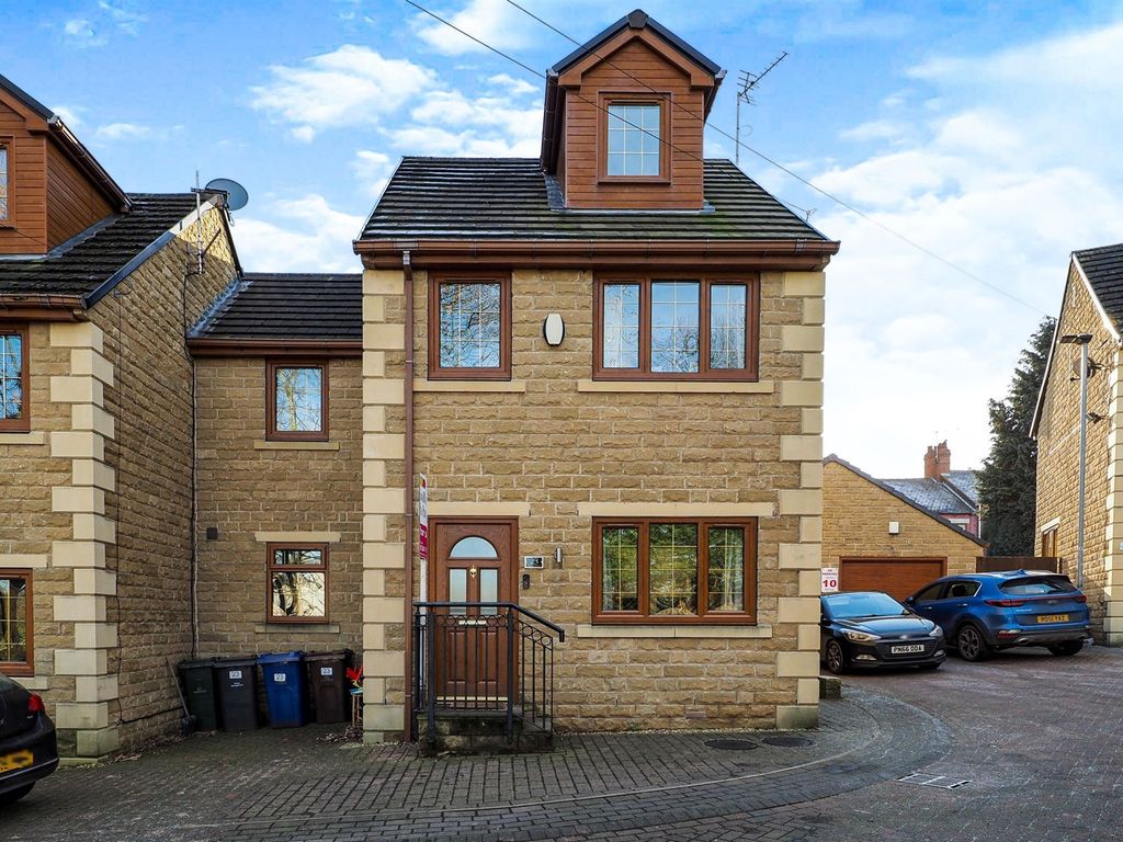 4 bed town house for sale in Wells Street, Darton, Barnsley S75, £210,000