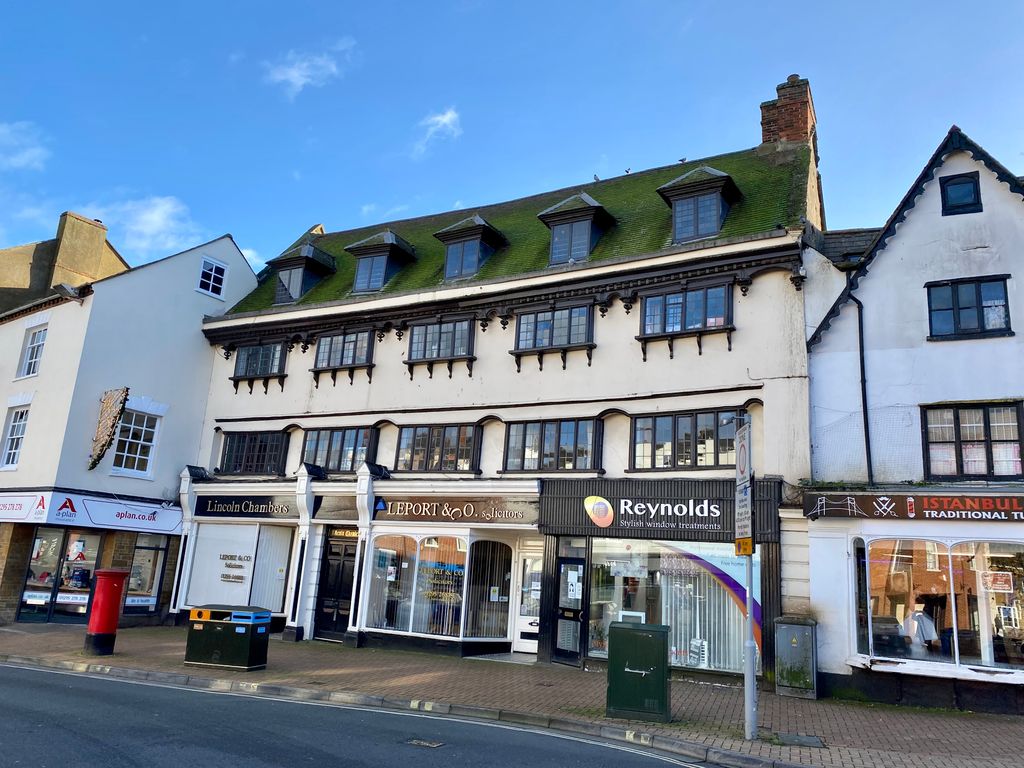 Commercial property for sale in Market Place, Banbury OX16, £475,000