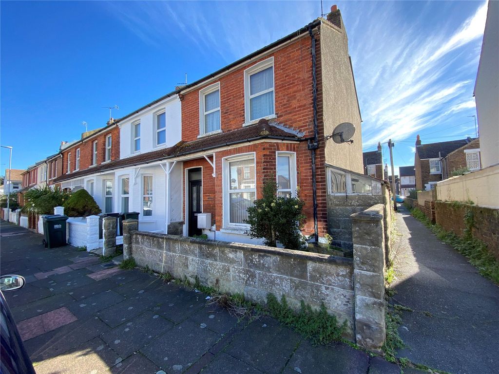2 bed end terrace house for sale in Latimer Road, Eastbourne BN22, £225,000